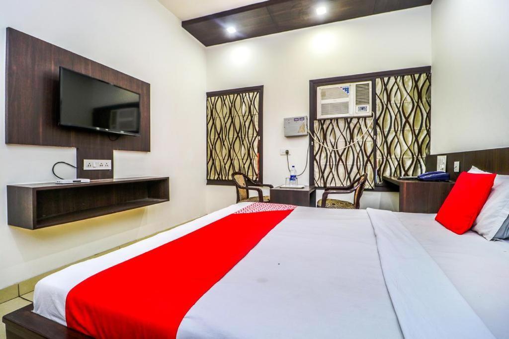 לודהיאנה Hotel Sartaj מראה חיצוני תמונה